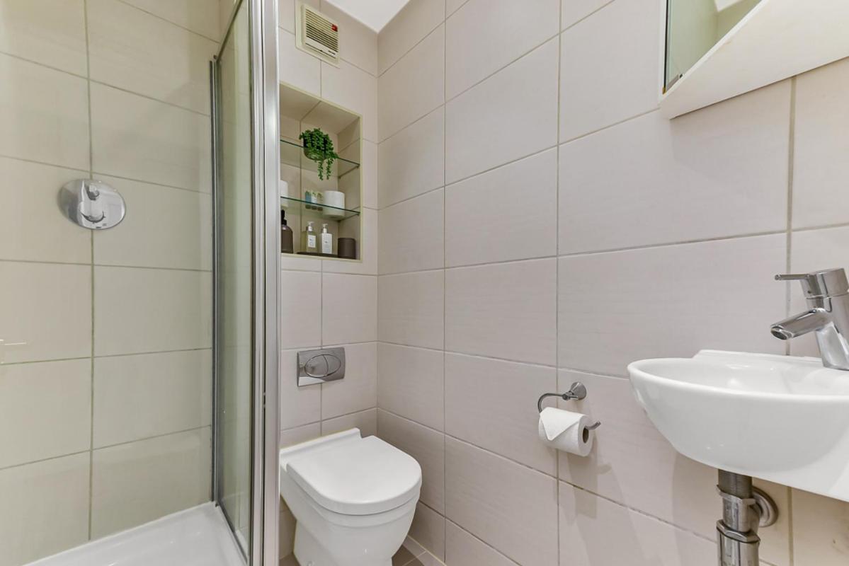 Spacious Cosy 2 Bed Flat, Central ロンドン エクステリア 写真